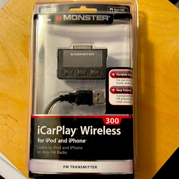 Monster iCarPlay Wireless 300 and 800 - Picture 2 of 5